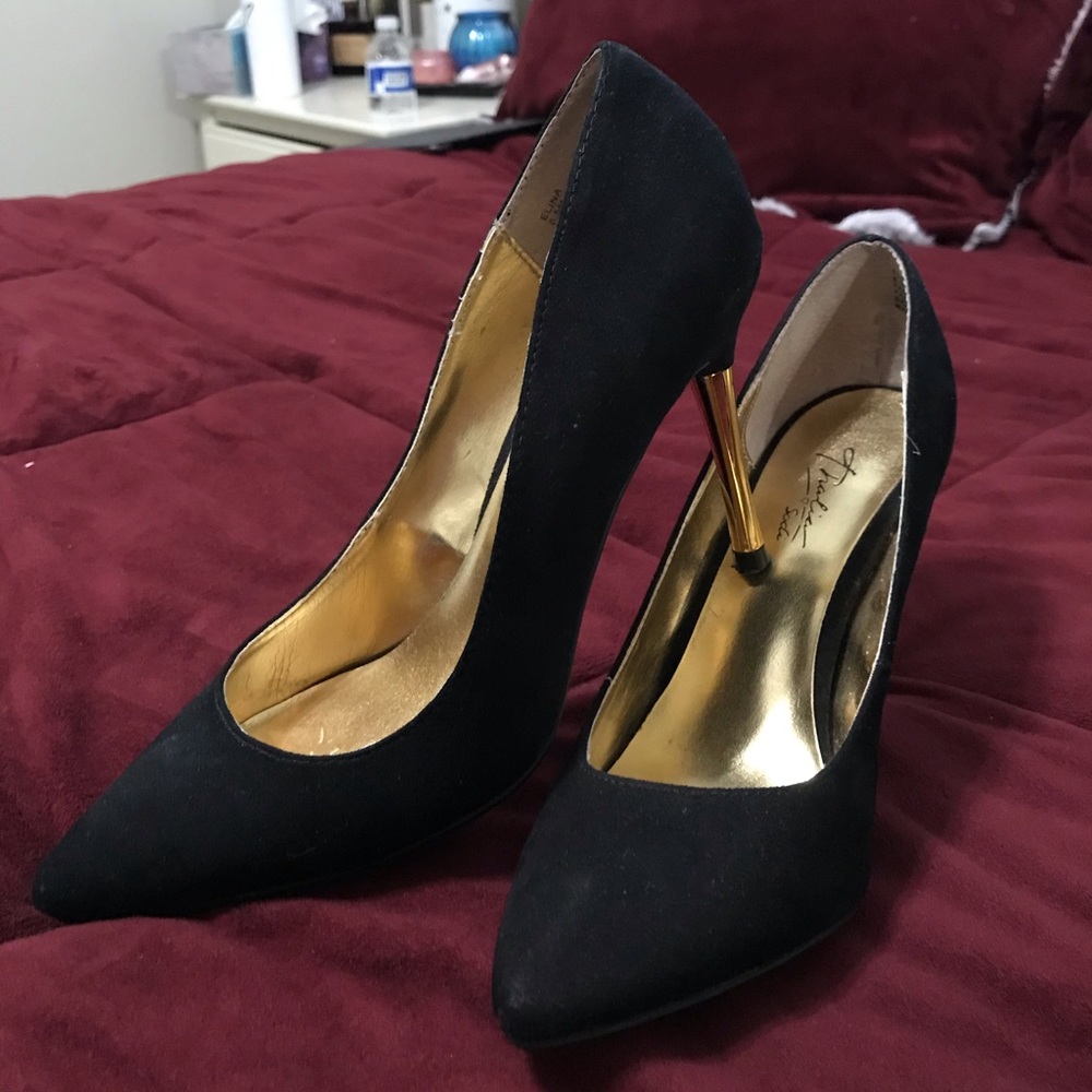 black pumps